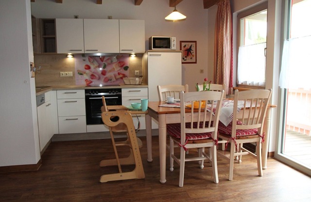 Casa de vacaciones ideal para familias (80 metros cuadrados) con balcón en un entorno rural