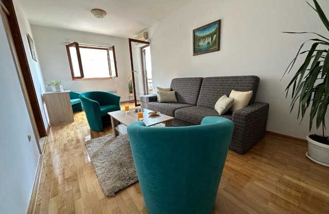 Family apartment Makarska