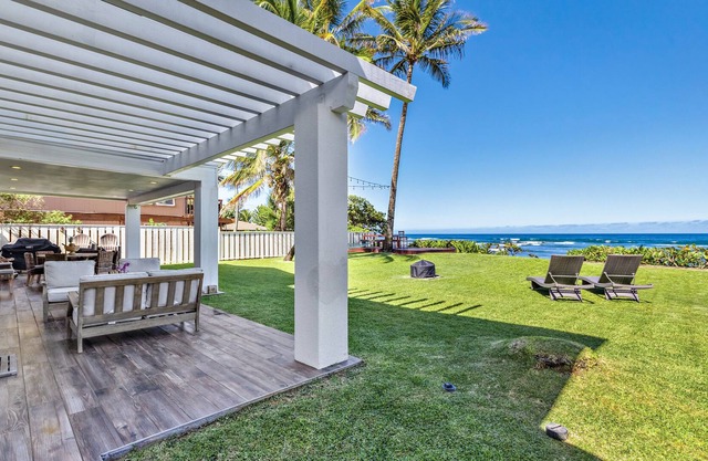 Casa familiar frente al mar con aire acondicionado, patio grande y terraza