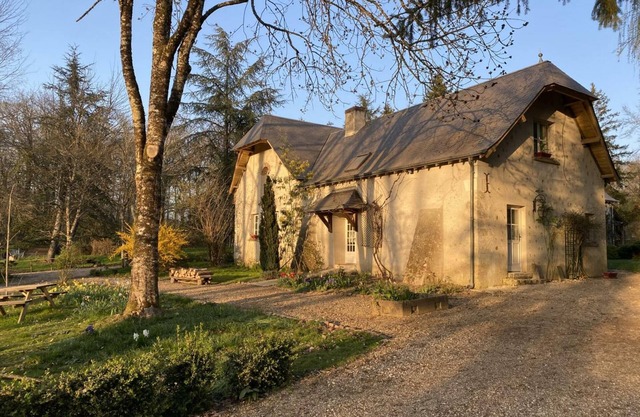 Acogedor Gîte en el Bosque de Amboise: 2 Hab, Joven Parc, Bicis, WiFi, Mascotas, Chimenea
