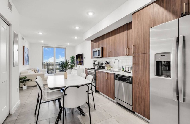 Family-Friendly 3BR Near Downtown Miami W/ Parking