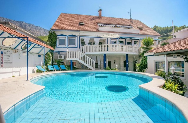 Family-friendly apartments with swimming pool Sumpetar, Omis - 21633