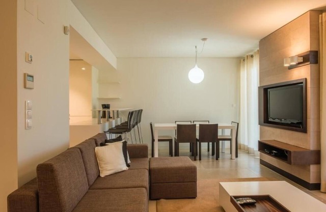 Family Friendly Coastal Gem: Beach Views, Tennis, Pool, Near Lisbon Attractions!