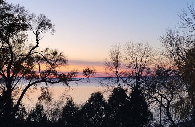 Family & Friends Getaway near Lambeau Field with Beautiful Bay View!