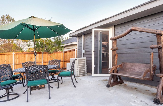Family Game Room & Secret Massage Nook – Group Getaway for 12 with 2 King Beds