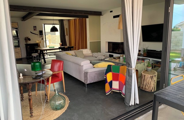 Family home, 15 min from the ocean and 10 min walk from the Bassin beaches