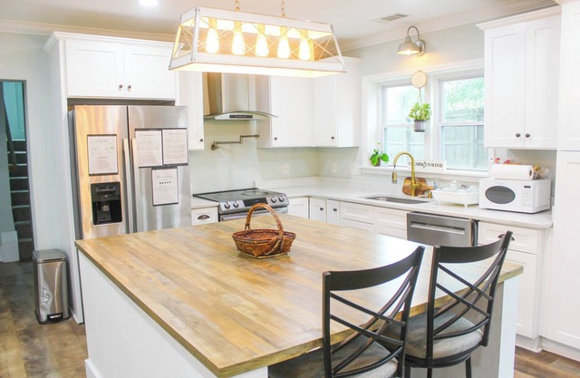Family Home w/ Firepit Near CSU - Pet Friendly- Minutes from Fort Benning