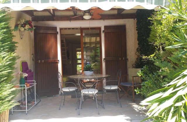 Casa familiar 3 habitaciones Piscina Aparcamiento Wifi 2 kms Mar Villeneuve Loubet