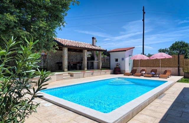 Casa familiar con piscina en un entorno tranquilo para unas vacaciones relajantes