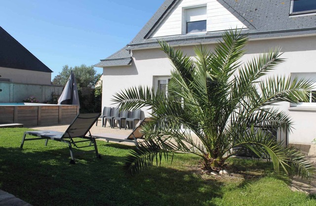 Casa Espaciosa con Piscina Climatizada y Cerca de la Playa