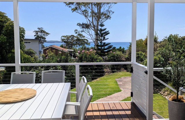 Family & pet-friendly coast house, minutes to Surf beach and shops!