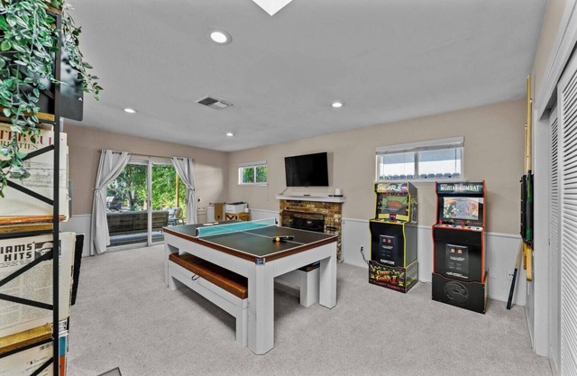 Hot Tub, Game Room, Child & Pet Friendly!