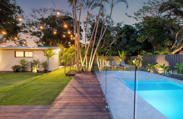 Family Retreat - Architect design home with mineral pool and outdoor fireplace