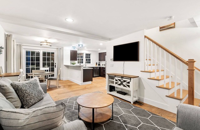 Family retreat w/ outdoor shower, fire pit, plenty of indoor & outdoor space
