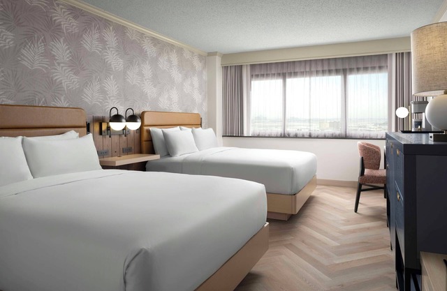 Family Travel x2 | Spacious Pet Friendly Units near Universal Studios Hollywood!