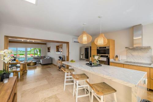 Fantastic 3-Bdr Villa With Gorgeous Pool & View