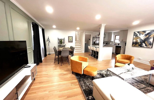 Fantastic: 3 BR / 2 BTH - Modern Stylish Home