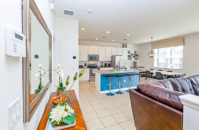 Fantastic 4br 3ba with Pvt Pool with Lake view near to Disney