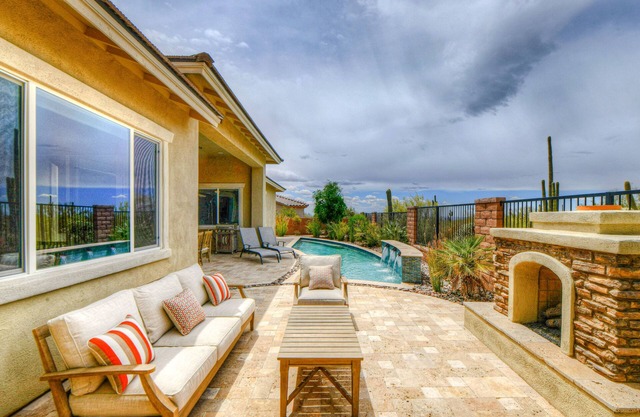 Fantastic desert retreat w/ private pool, outdoor fireplace, & high-speed WiFi
