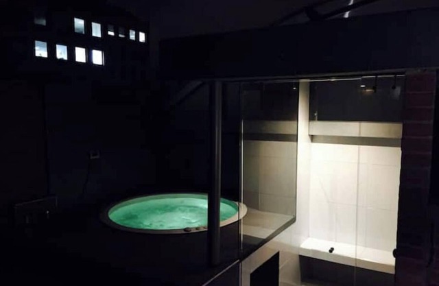 FANTASTIC PH JACUZZI LOFT TRIPLEX APARTMENT