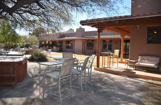 Fantastic Resort Like 5 BR 5 BA Casa en Tucson Country Club, Piscina, Bocce, Acre