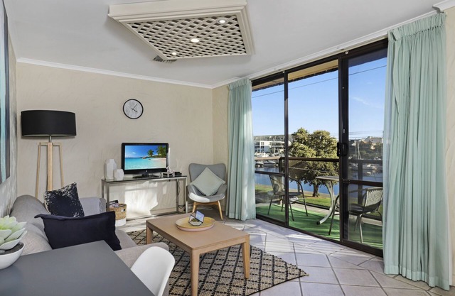 Riverviews | Balcony | 2Bdrm | WIFI | Carpark