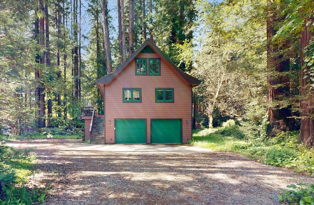 Fantastic Wooded Gem W/ Private Hot Tub, Free WiFi, Furnished Deck, & Gas Grill