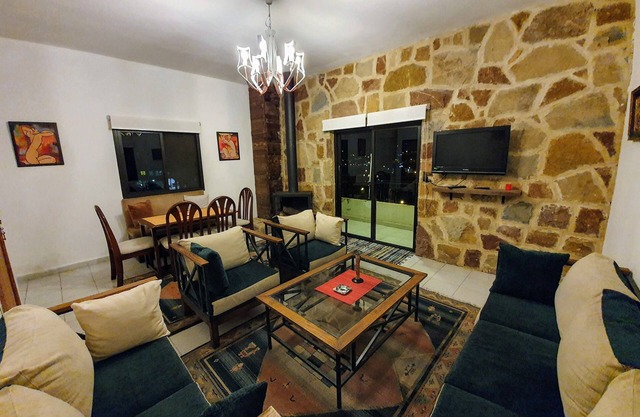 Faraya Chalet - Cozy mountain retreat with stunning views for a calm getaway.