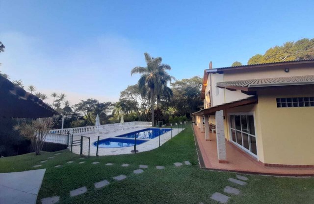 Casa de campo con piscina, cocina americana, chimenea, condominio cerrado