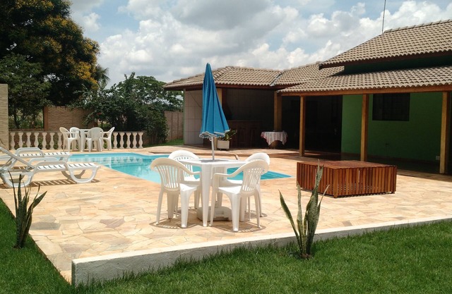 ¡Granja para temporada, 3 suites, piscina, piscina y WIFI, a 10 minutos de los parques!