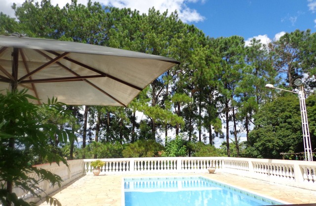 Granja en el Resort Turístico de São Pedro - SP con 8 suites ideales para familias.