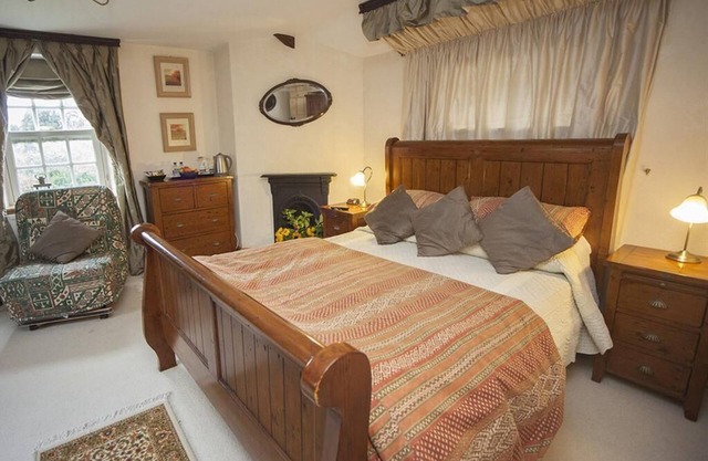 Triple-De Lujo-Baño en la habitacion-Vista al Jardín-FarmhouseRoom