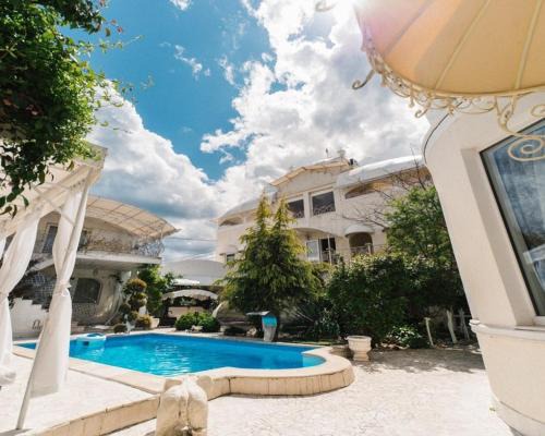 Farneliya club-hotel