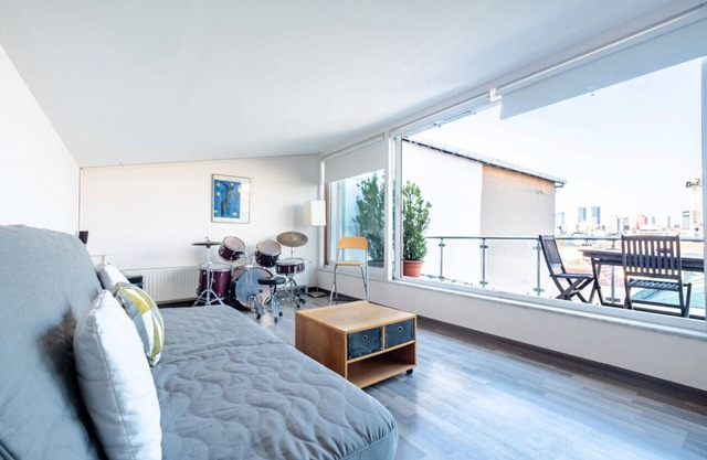Fascinating Flat near City's Mall with Terrace