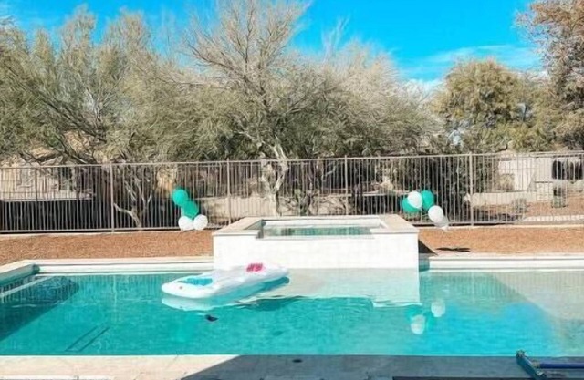 FAVORITE Desert Retreat, minutes to STATE FARM STADIUM & DOGERS Spring Training