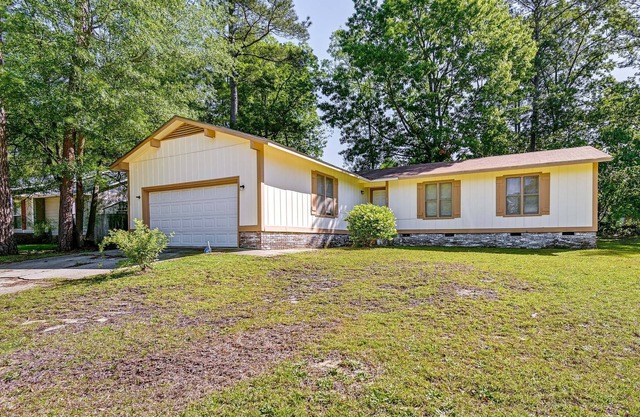 Fayetteville Vacation Rental w/ Yard!