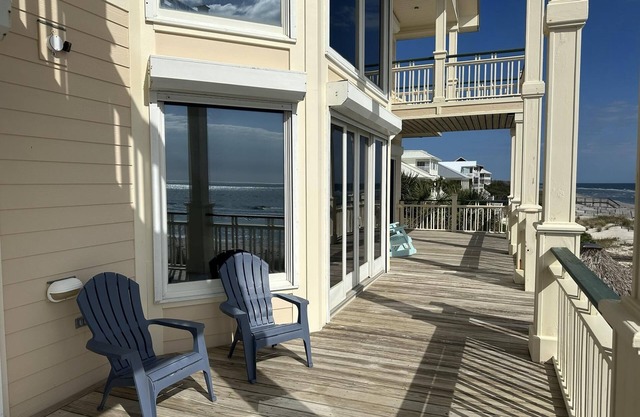 FEELIN' BETTER Large Home w/ Elevator, Private Office & Balcony views of SGI