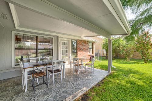 Fenced-In Yard Home Less Than 1 Mi to Lake Ray Hubbard!