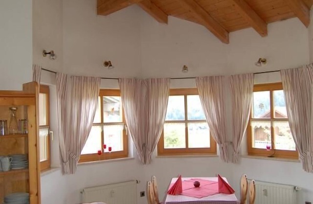 Casa de vacaciones en medio de la naturaleza virgen. Dormitorio en la galería.