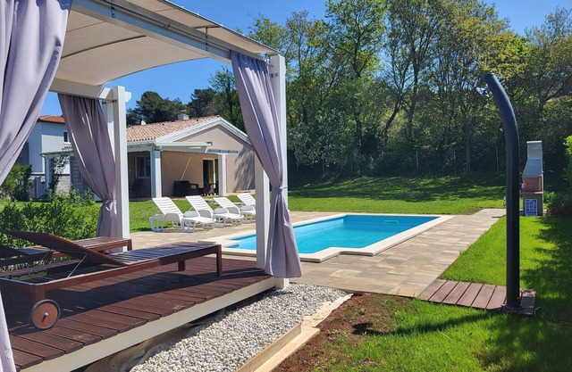 Encantadora casa en Pula con nueva piscina de 23 m2.