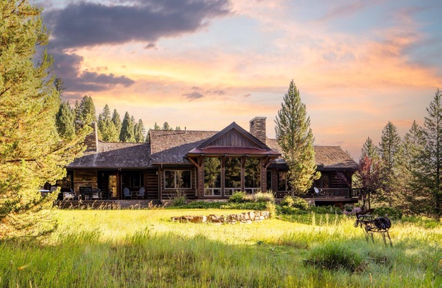 Book a Summer Getaway! Modern Mountain Home, Deck and Outdoor Fireplace, Near Ousel Falls Park!