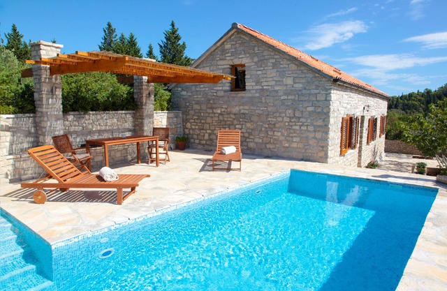 Fig Tree Villa - Korcula - Una villa tradicional de piedra situada en un olivar