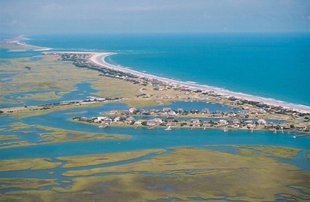 Figura Ocho islas / hermosas puestas de sol con vistas al sonido con muelle de aguas profundas
