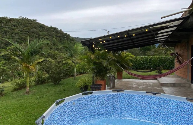 Finca con piscina en San Rafael a 1 minuto del rio con Wifi para 6 a 12 personas