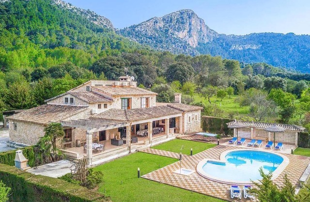 Finca Rafalet, Pollensa by Renthousing