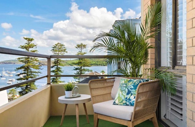 Fine Pine - Beachside Lifestyle with Two Balconies