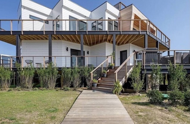 Fire Island White House - Ocean Bay Park 5 Bedroom Bayview Home - Sleeps 18!