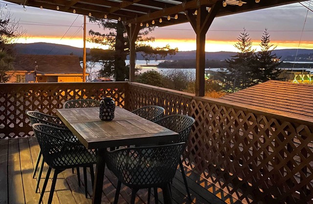 Pet-Friendly North Bend Home w/ Bay Views!