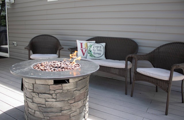 Fire Table, Lg Backyard & Deck, 3BDR Cottage, Penn Yan