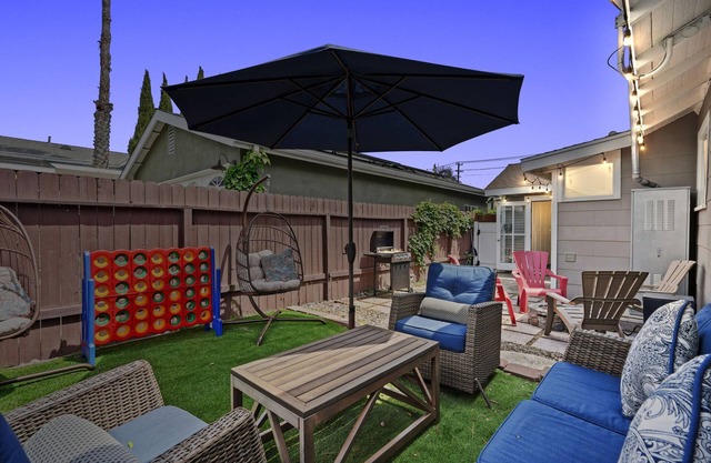 Family LB Retreat: Game Room -Fire Pit - Walk to Beach!